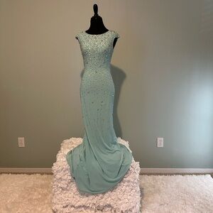 💎 Madison James Aqua Beaded Jersey Gown – Size 2, Fits 2 or 4